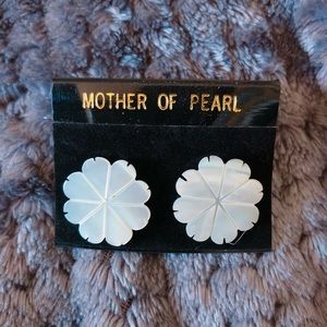 Mother of Pearl White Flower Earrings